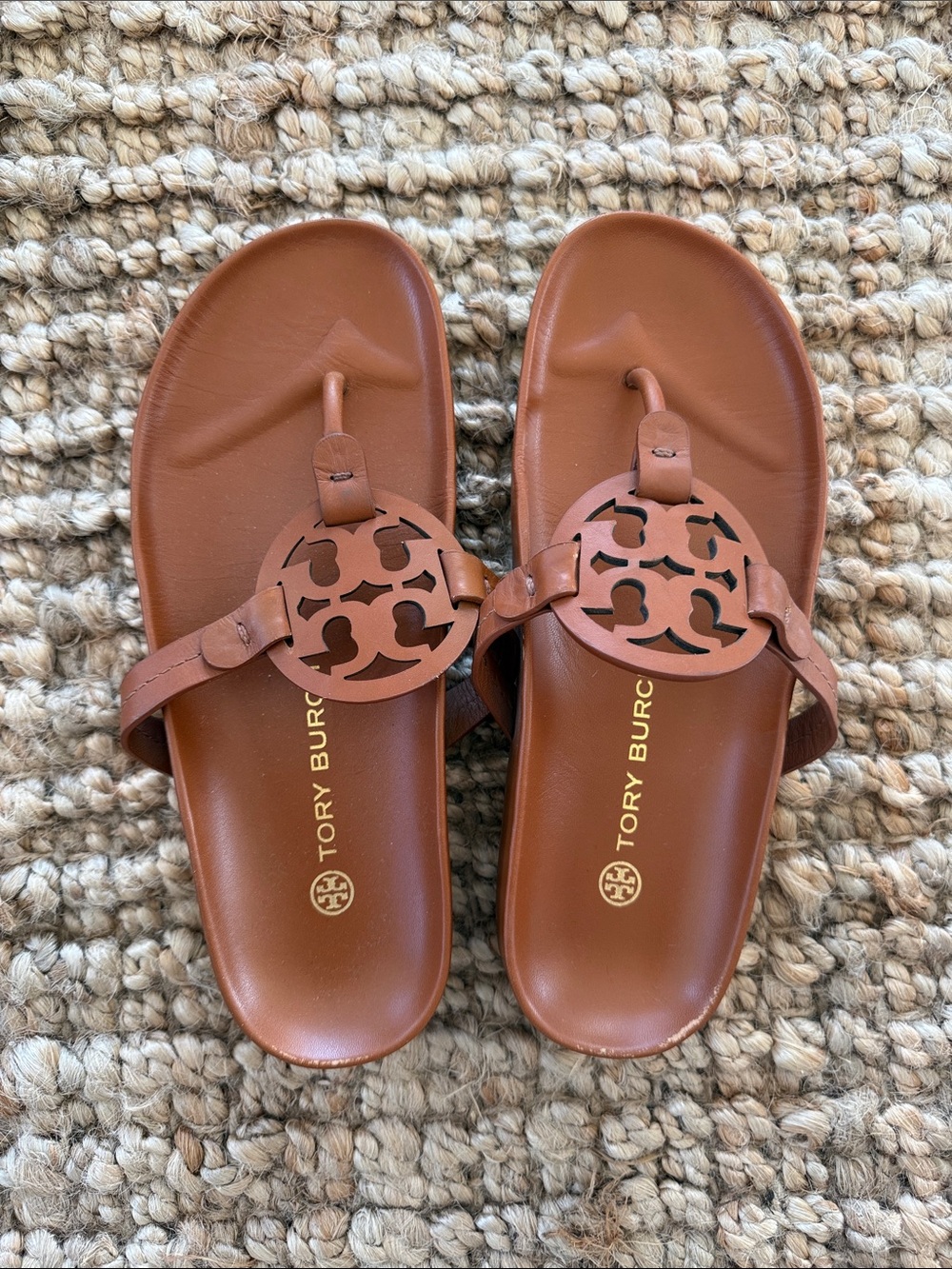 Tory Burch Logo Toe-Post Sandals in Cognac